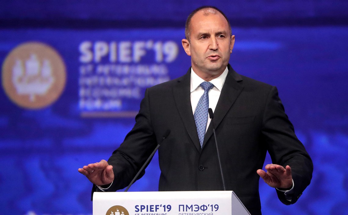 Президент Болгарії заявив, що Україна "наполягає на війні", а Європа "за все платить